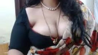 成熟的印度女人给手交...