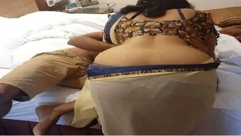印度熟女用印地语制作...