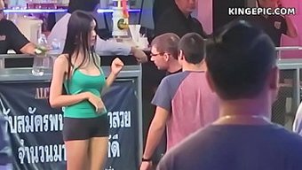隐藏的摄像头捕捉到泰...