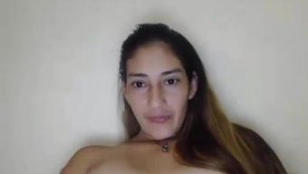 19岁的拉丁美女pa...