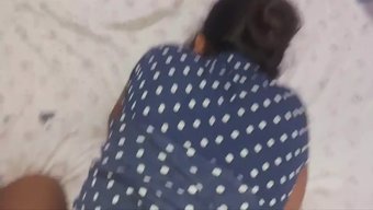 印度18岁小胸部女孩...