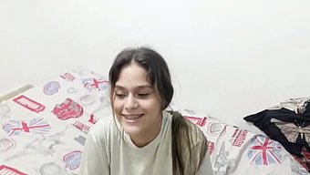 年轻的青少年在继妹的...