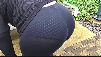 厚屁股的宝贝在公共场...