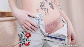 高清视频中的美丽女孩...