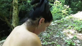 少女(18+)在激烈...