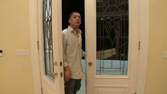 美国宝贝被比萨饼男舔...