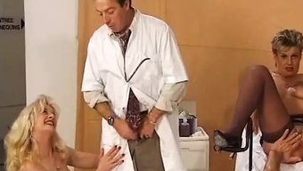 成熟女人享受古怪和禁...