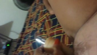 成熟的女人用性玩具自慰