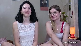 年轻的德国女孩体验大...
