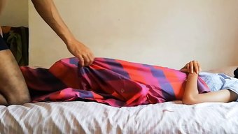斯里兰卡妻子在自制按...