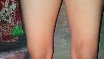 印度妻子和她的朋友分...