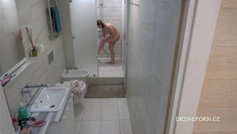 隐藏摄像头捕捉到淘气...