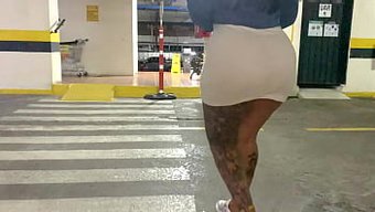 业余熟女在公共场所享...