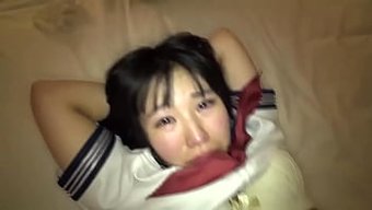 来自日本的甜美亚洲少...