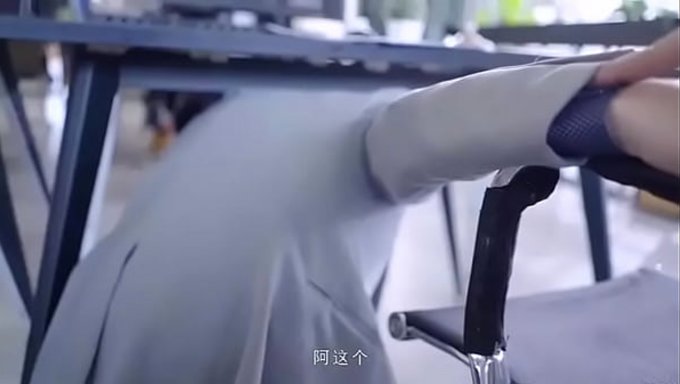 一个神秘的盒子出现在老板面前,是什么?