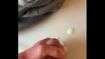大雞巴少女在粗暴的性...