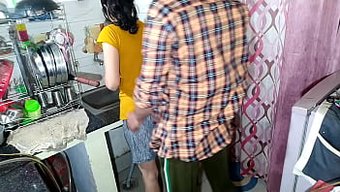我操我的女仆和她的口...
