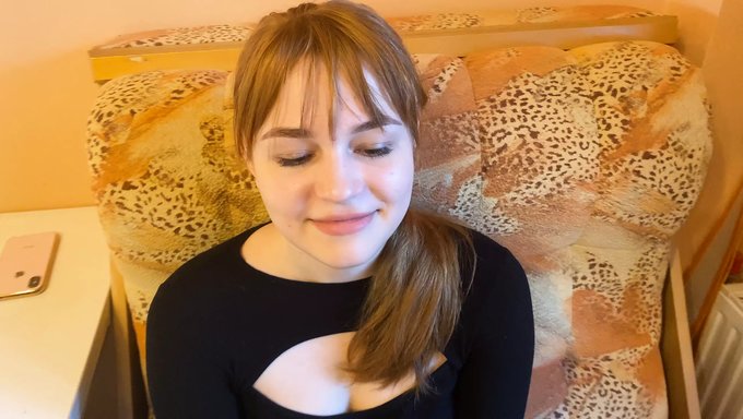 欧洲红发少女kate Foley在pov中深喉口交