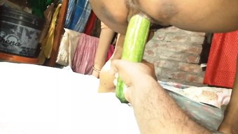 成熟的妈妈在孟加拉色...