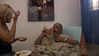 老男人在退休社区的独奏会话