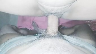 印度夫妇参与感性的做爱
