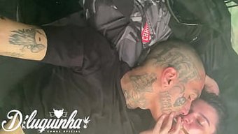 漂亮的女人变得高挑,...