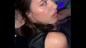 在vip夜总会和陌生...