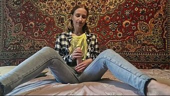 我扮演严格的女王,而...