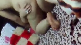 大屁股埃及人的女同性恋性爱