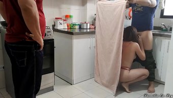 业余少女在工作时被她...