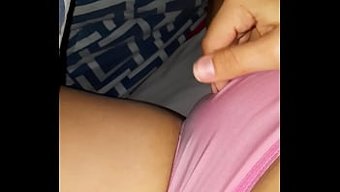 热辣的少女早晨醒来,...