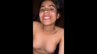 印度女孩与18岁男孩...