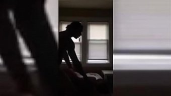 大奶女人享受牛仔姿势...