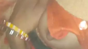 狂野的妻子被诱惑进行...