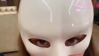 一个19岁的年轻女子...