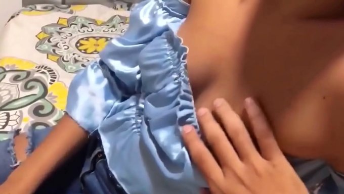 一个身材完美的女人在汽车旅馆房间里为了钱被粗暴地操了一顿。