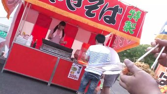 亚洲美女从后面被粗暴地操