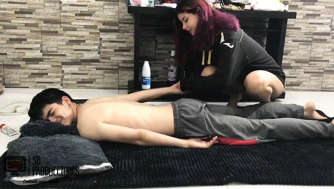 哥伦比亚继妹的大屁股和阴道在第5部分被舔和吃