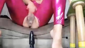 拉丁美女拥有奶油般的阴部