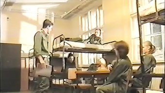 匈牙利女孩享受复古女...
