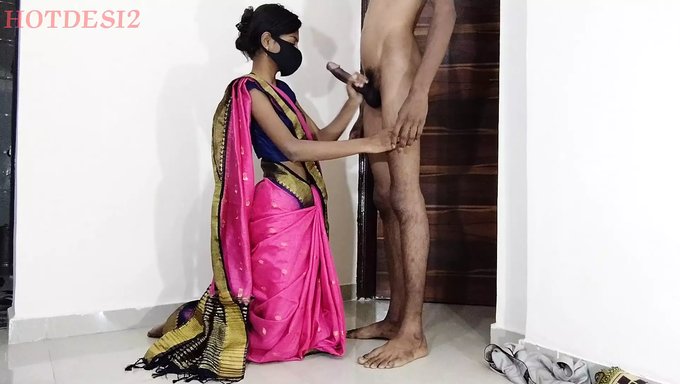 少女(18+)深喉并第一次在沙里被猛烈地操