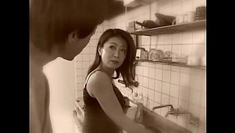 日本妻子沉迷于与另一...