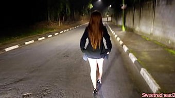 已婚女人在车外暴露屁...
