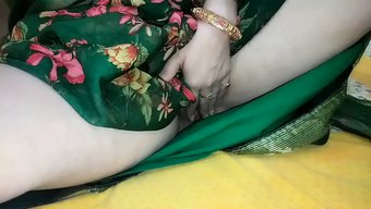 亚洲少女脱光衣服进行...