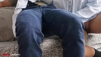 少女的私人自慰会话揭...