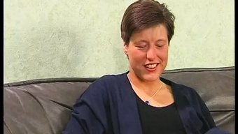 复古夫妇在家里享受硬核性爱