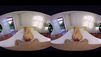 金发美女接受硬核口交...