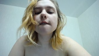 乌克兰18岁女孩在激...
