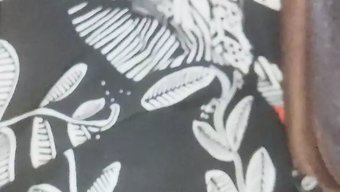 双性恋女孩在摄像机前...