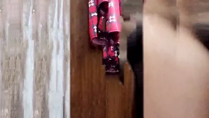 印度女孩第一次做爱后性感的洗澡
